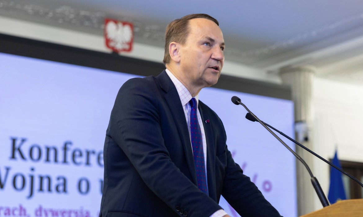Глава МЗС Польщі Сікорський закликав серйозно обговорити перехоплення російських ракет над територією України Глава МЗС Польщі Сікорський закликав серйозно обговорити перехоплення російських ракет над територією України